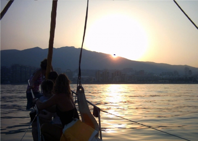  Itinerario in barca al tramonto