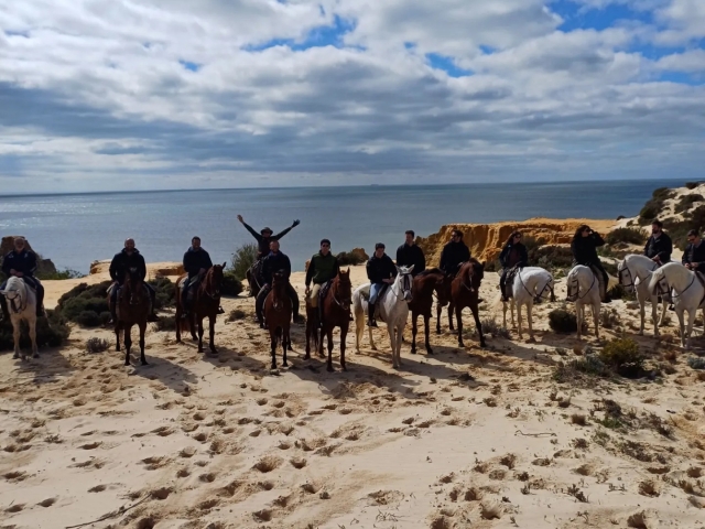 En la costa a caballo