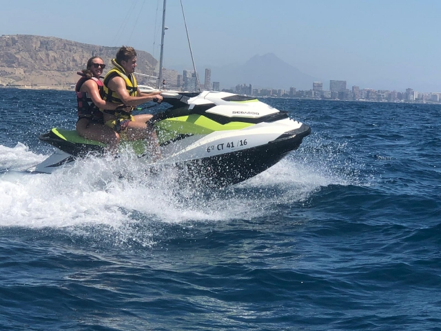  Plage du Postiguet en jet ski 