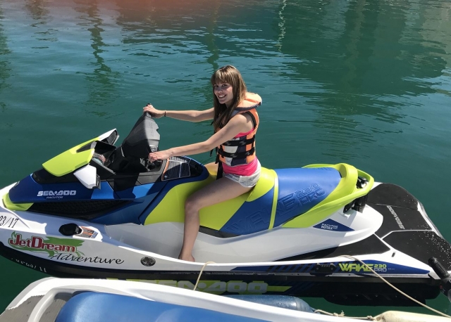  Faire du jet ski 