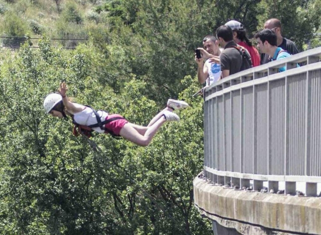 Salto desde el puente