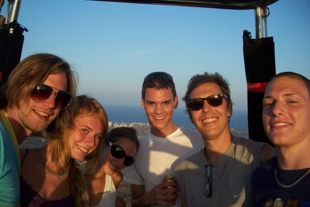  Enjoy a balloon flight with friends 