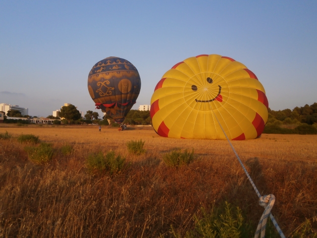  Hot air balloons on the ground 