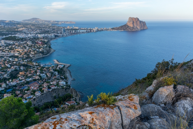  Die Aussicht auf die Mittelmeerküste in Calpe 