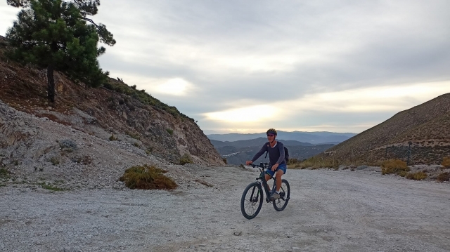  Tour the towns of Málaga with an electric mountain bike