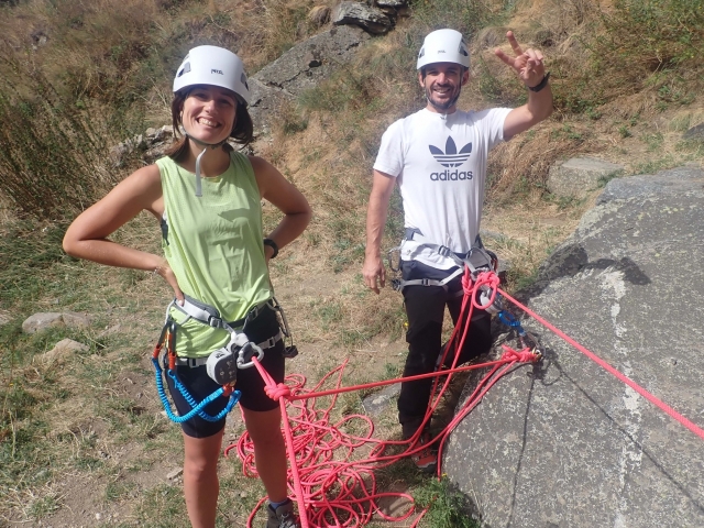  Coppia che impara ad arrampicare 