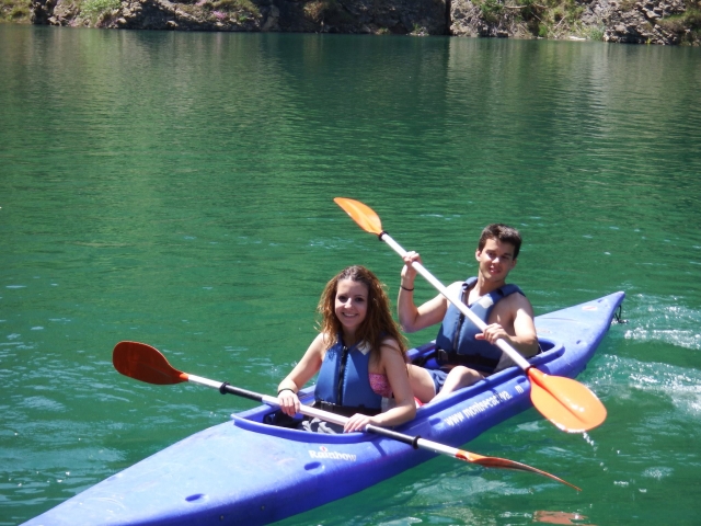 Remando en el kayak