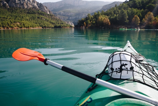 Kayak en el embalse de Monstec