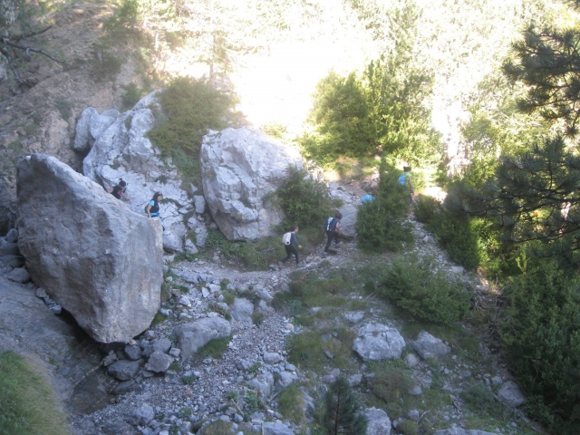 Siguiendo el sendero en los Pirineos