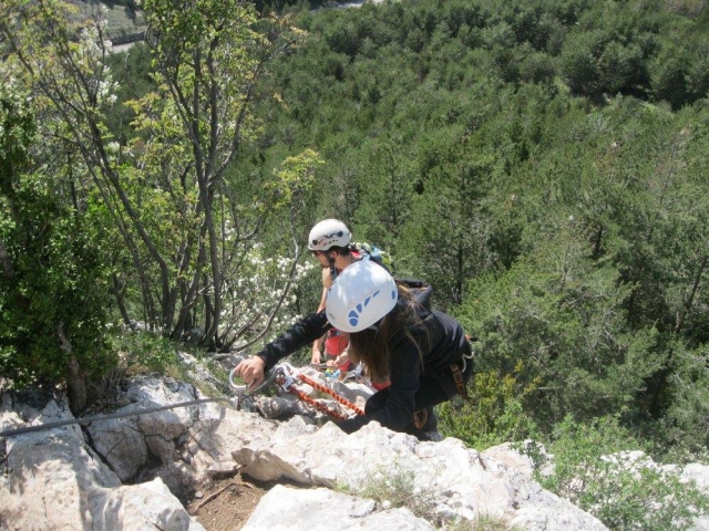  Einen Klettersteig besteigen 