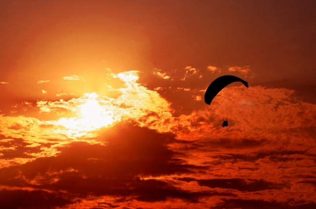  Sonnenuntergang durch die Wolken 