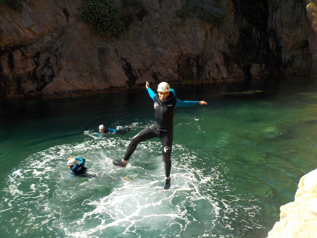  Coasteering 