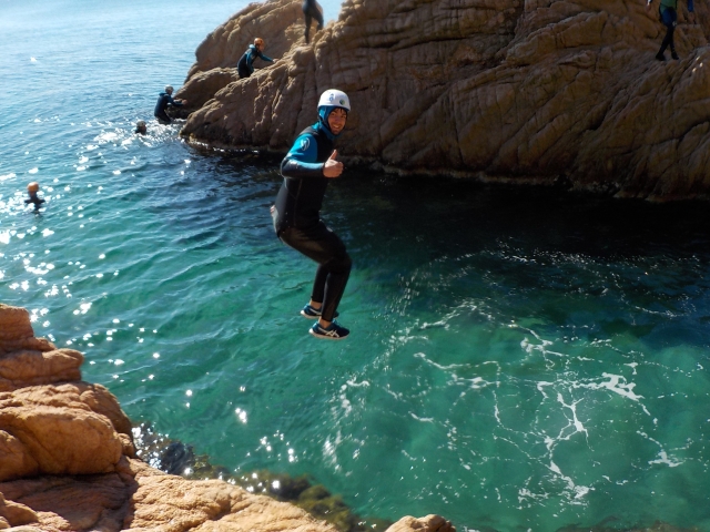  Coasteering 