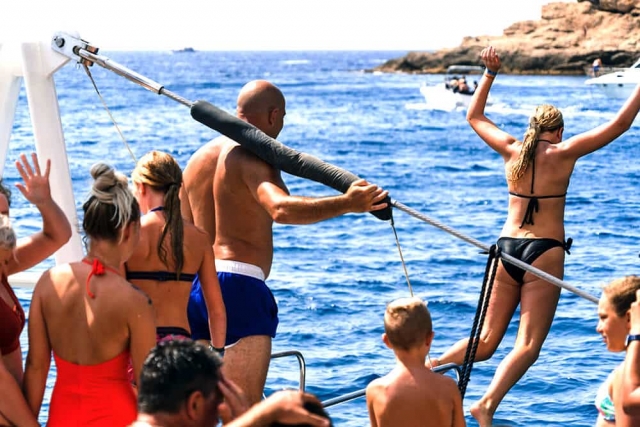  Incontra la Costa Brava durante questo giro in barca 