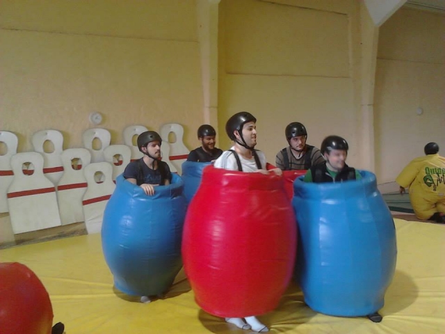  Menschliches Bowling 