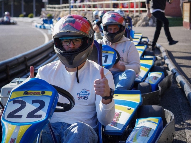 Listos para comenzar la carrera de karting