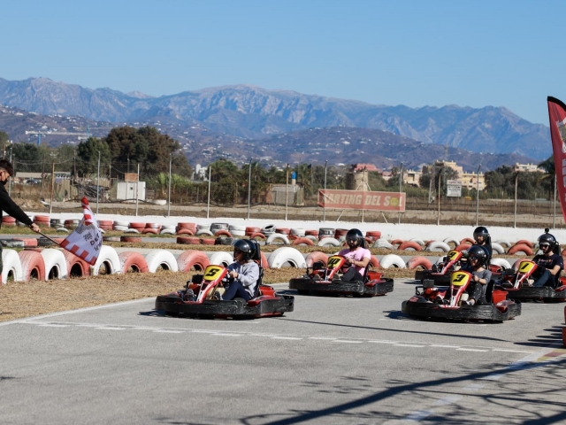  Karts nella linea di uscita