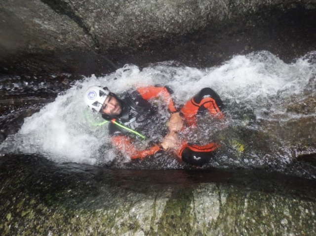  In der Schlucht liegen 