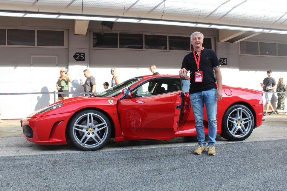 Experiencia deportiva en el circuito de Barcelona con un ferrari