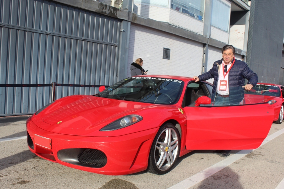  Fahren Sie einen Ferrari in Barcelona 