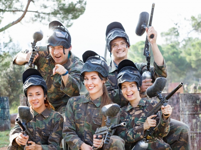  Paintball mit Freunden in Barcelona