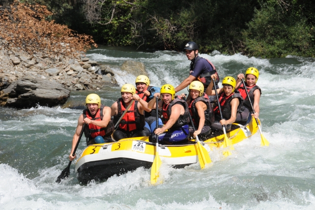 Rafting en grupo en el Noguera Pallaresa