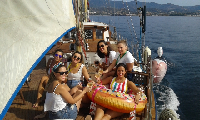 Barco para despedida de soltera en Estepona