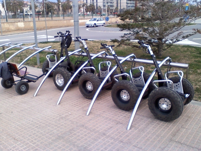  Geparkte Segways 