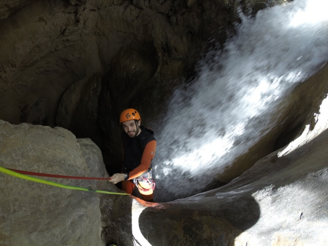 Deslízate por las cascadas del barranco