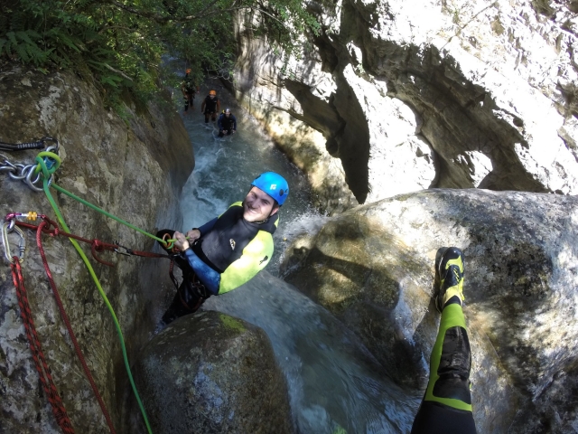 Rápel en las paredes del barrando del Infierno