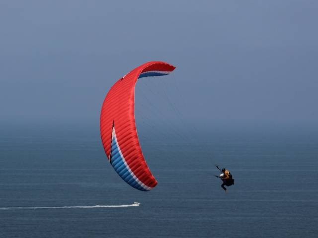  Parapendio sul mare 