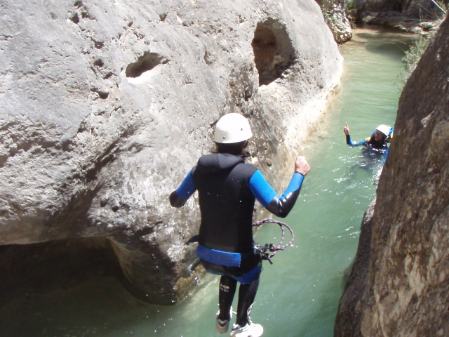 Moment de saut à l'eau 