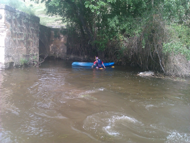 Rudern im Flusswasser