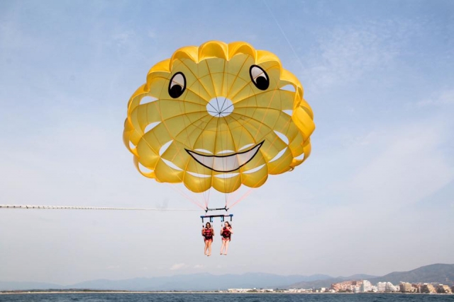  Parasailing with emoticon 