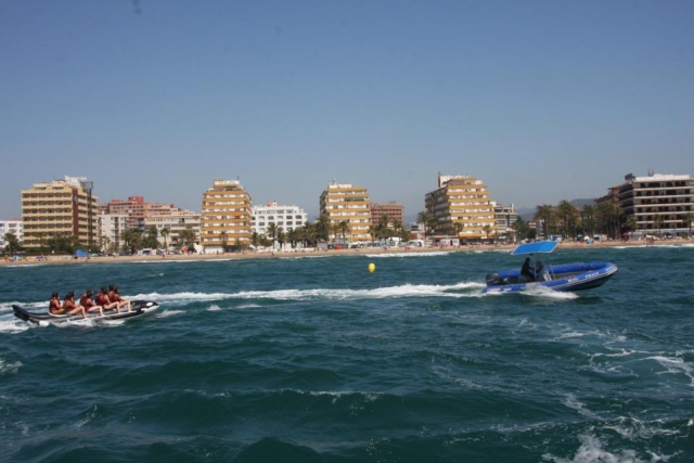  Dragging the banana boat 