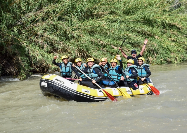  Fun paddling down the Genil River 