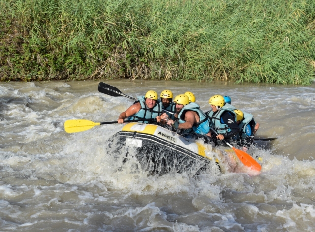  Whitewater paddling 
