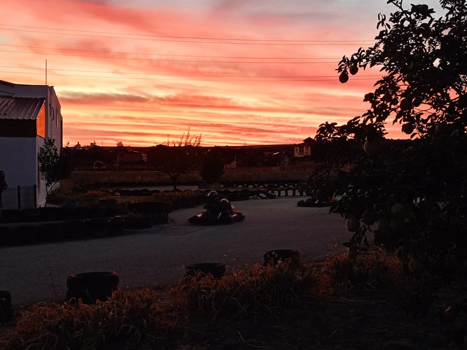 Karting al atardecer