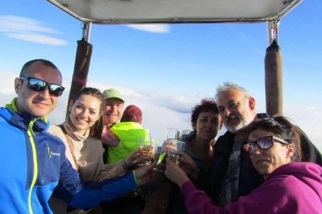  Toast during the balloon flight 