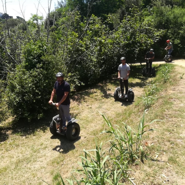 Descendiendo el camino en segway