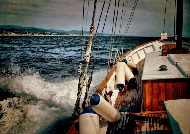 Rafael attraversa il mare al crepuscolo 