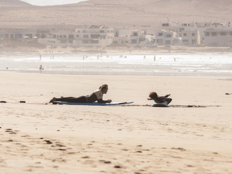 Calentando antes de la sesion de surf Calentando antes de la sesion de surf