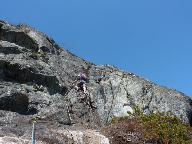 Subiendo por la via ferrata