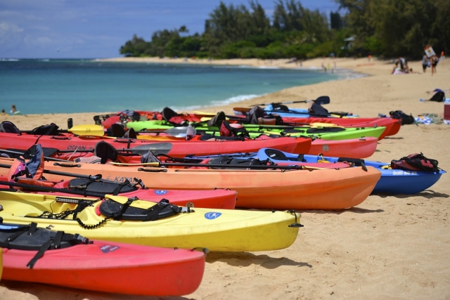  Kayaks sur la rive