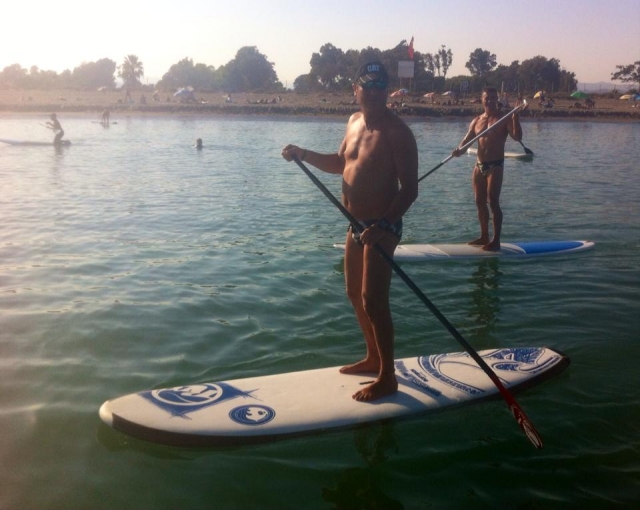 Realizando paddle surf