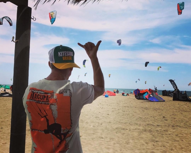  Regarder les cerfs-volants de kitesurf
