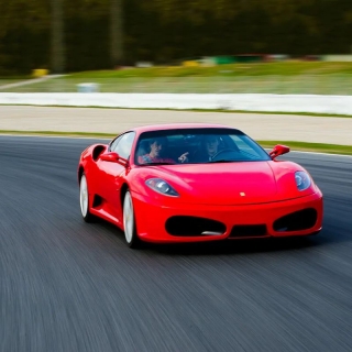 Conduire une Ferrari 488 sur la route de 23 km de Madrid