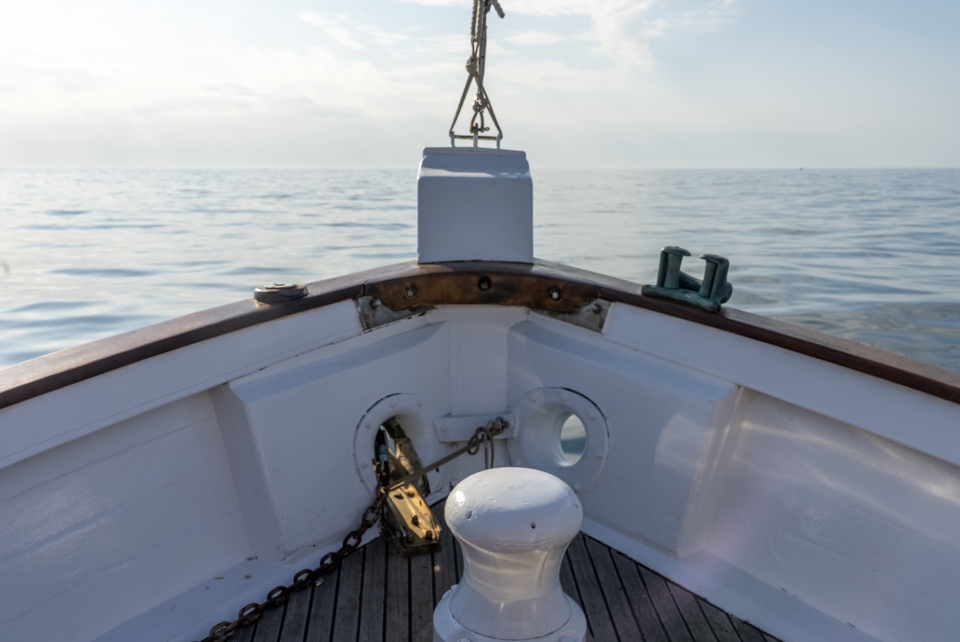Genießen Sie die Fahrt auf dem Meer 