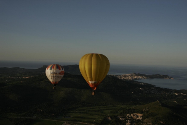  Flying in a balloon in Mallorca 