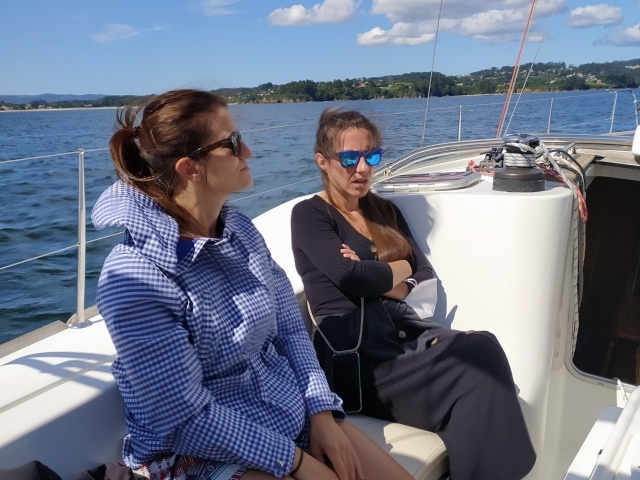  Tour the coastline Galician on board our boat